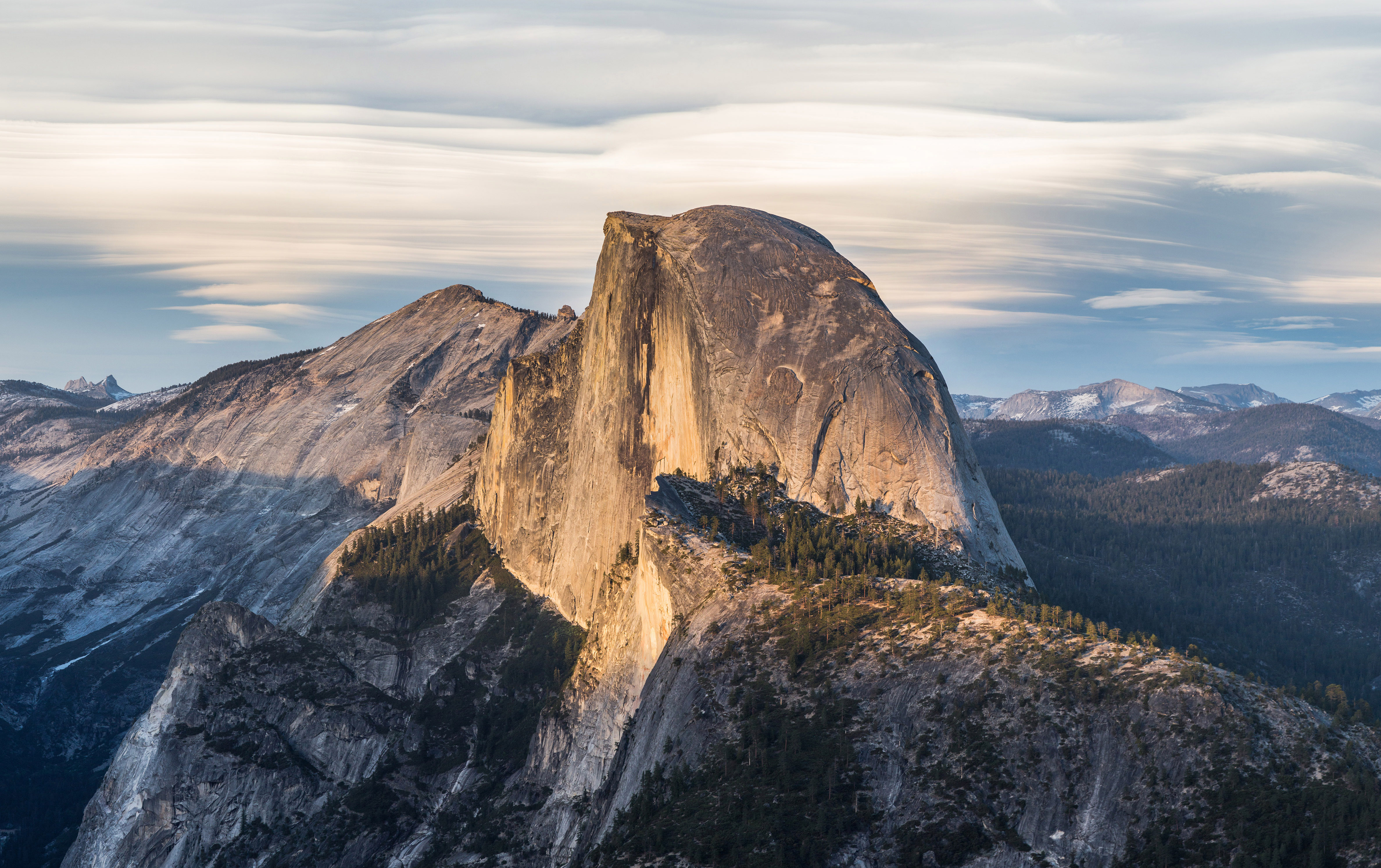 Tunnel View overlook in Yosemite Valley at sunset